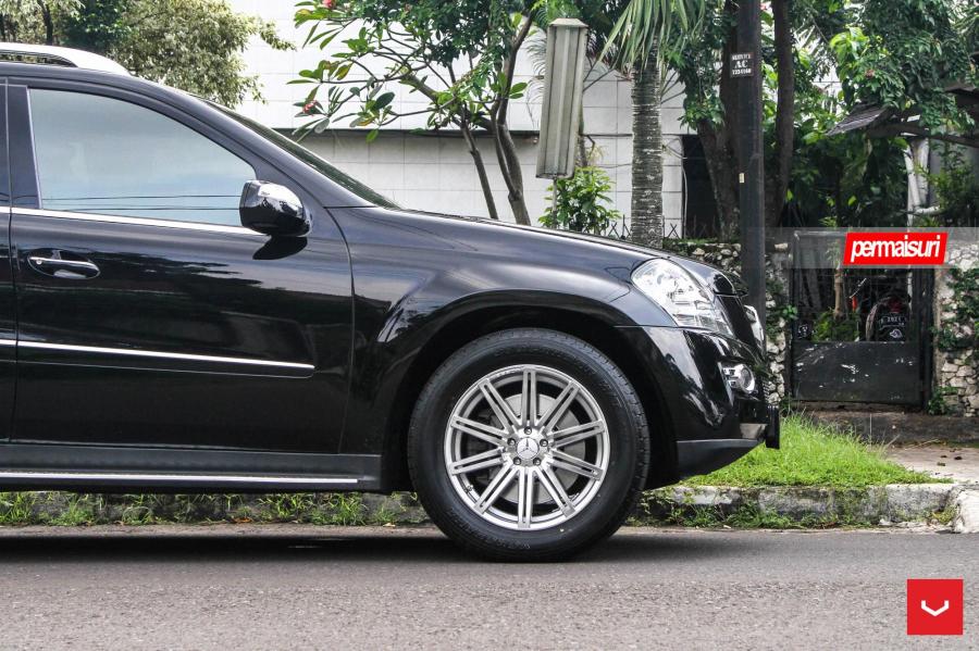 Детали экстерьера Mercedes-Benz GL500 4Matic on Vossen Wheels (CV4) 2016 года  (фото 5 из 8)